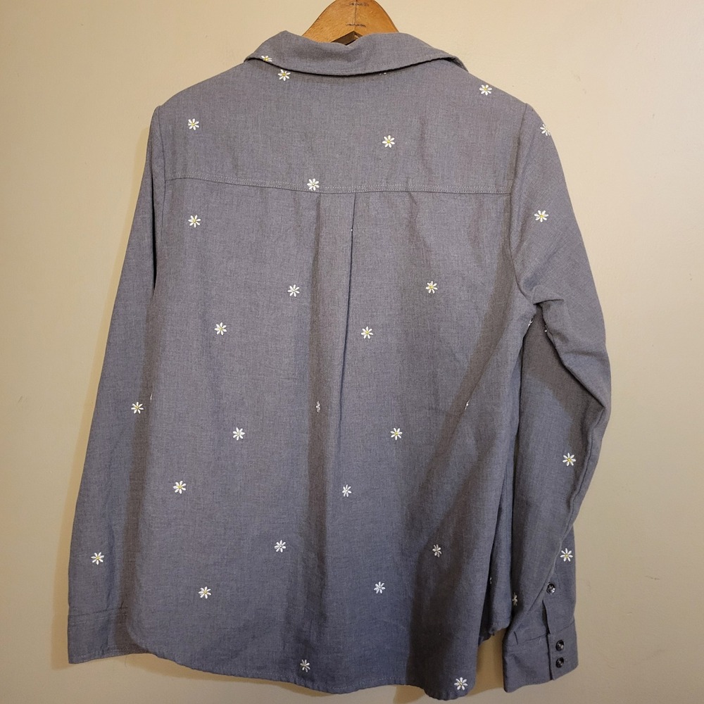 Torrid Daisy Embroidered Button Down Shirt Women Size 10 00 Grey Floral Top - Picture 9 of 9